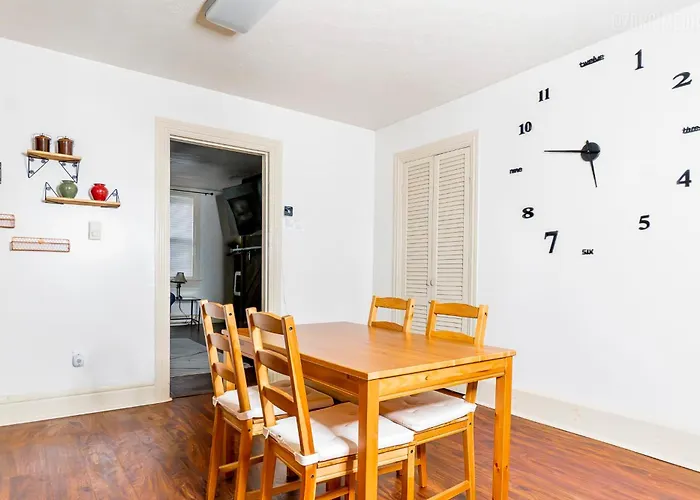 Apartment 1 Bedroom - Parking - Amazing View Nearby! Pittsburgh