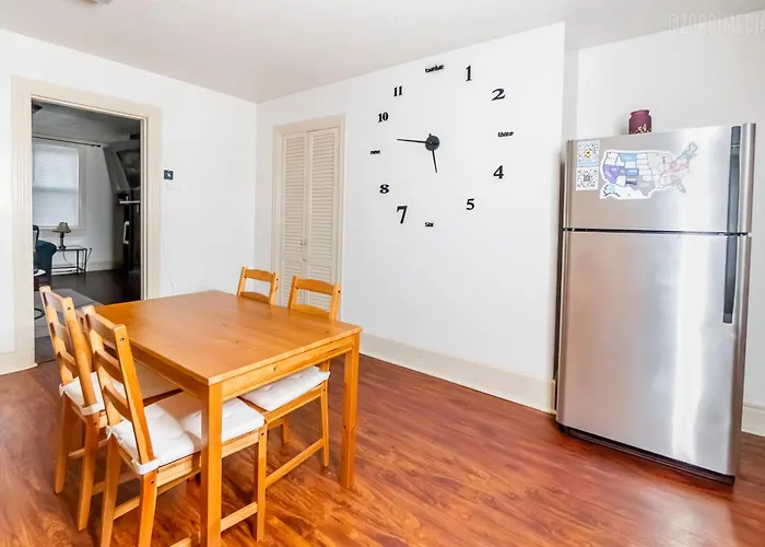 Apartment 1 Bedroom - Parking - Amazing View Nearby! Pittsburgh