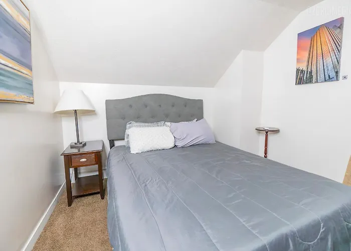 Apartment 1 Bedroom - Parking - Amazing View Nearby! *